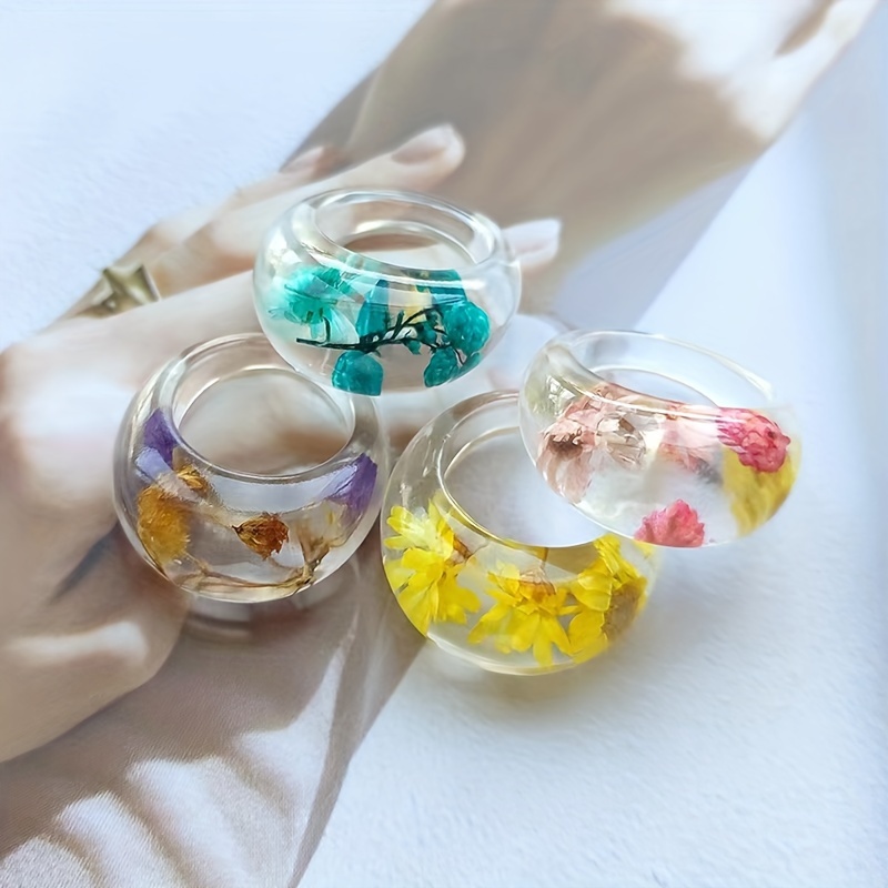Elegant Resin Ring with Dried Flowers, No Plating or Setting